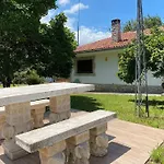 Picos - Con Jardin Holiday home *